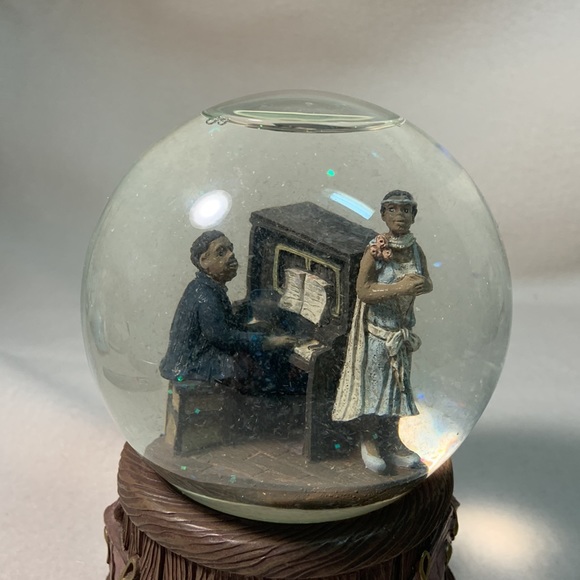 Vintage Sarah’s Attic Musical Water/Glitter Globe Ragtime Piano The Entertainer - Picture 3 of 5